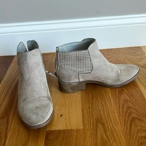 dv beige booties